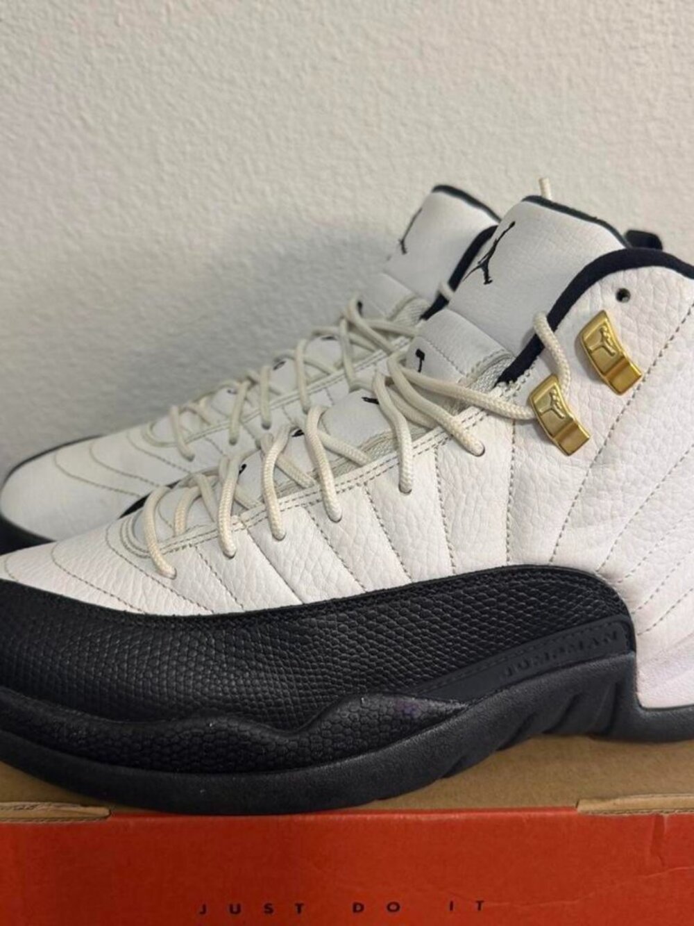 Air Jordan 12 Retro Taxi (2012) — Size 9.5